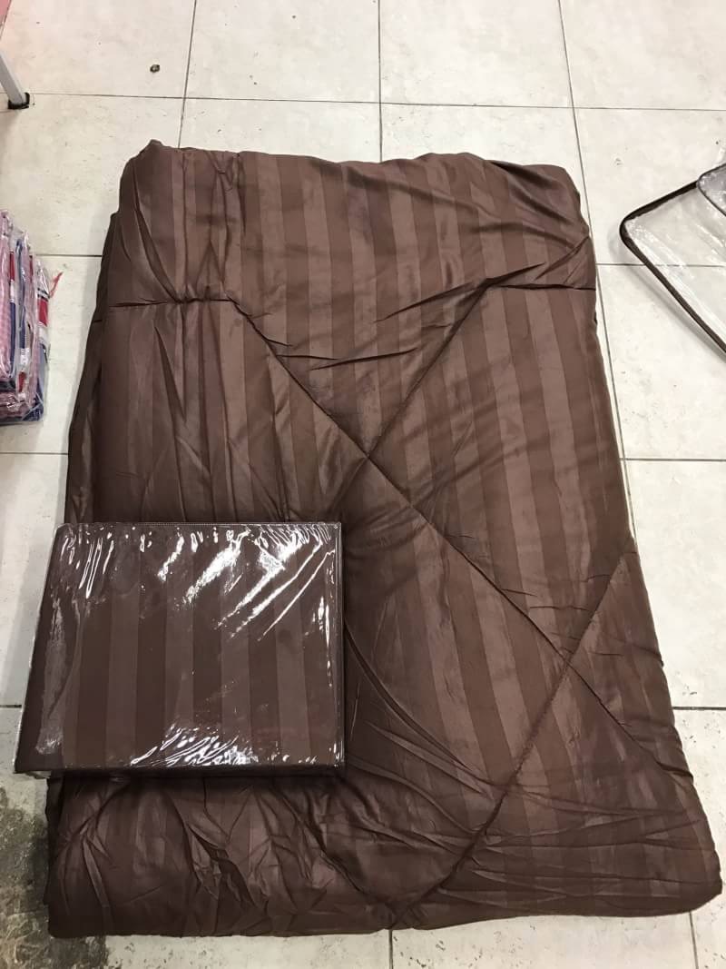 ชุดผ้าปูสีพื้น ลายริ้ว 6ฟุต 6 ชิ้น ผ้าห่มขนาด 7 ฟุต