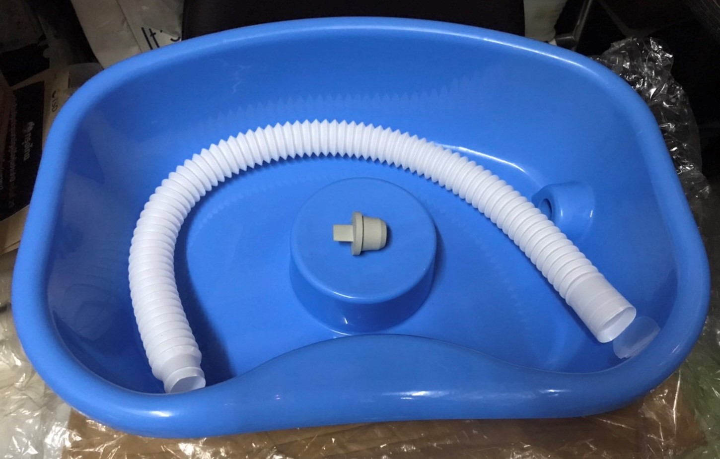 อ่างสระผมบนเตียง หรือบนที่นอนผู้ป่วย เหมาะสำหรับผู้ป่วยติดเตียง อ่างสระผมผู้สูงอายุ อ่างสระผมสตรีมีครรภ์ อ่างสระผมเด็ก (มือสองสภาพดีมากๆๆๆๆ)