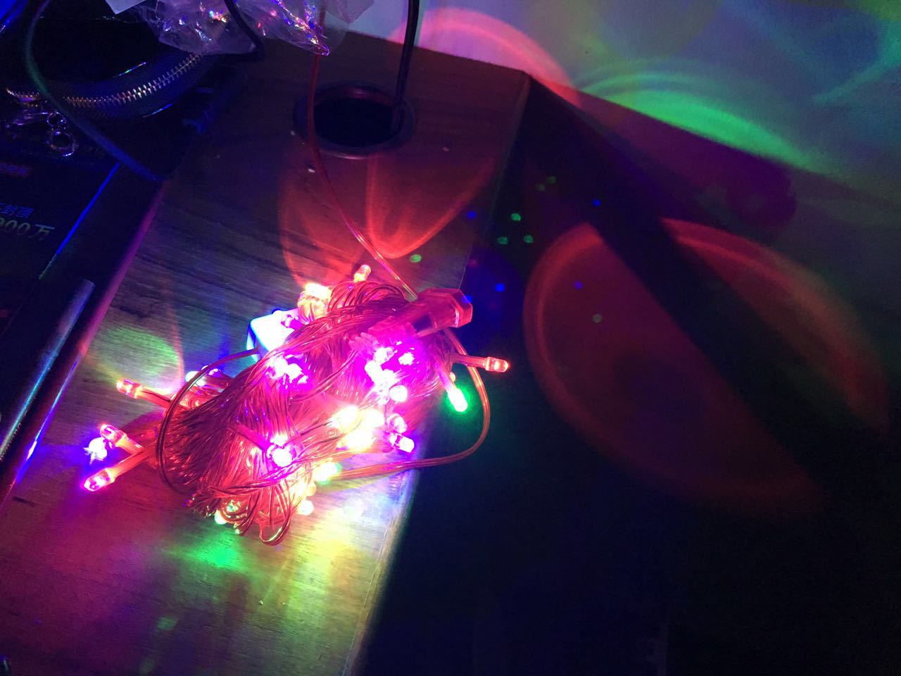 ไฟกระพริบ led ไฟหิ่งห้อย ไฟประดับ 50 led : สลับสี (สายสีแดง) / String light led 50 led: RGB (Red cable)