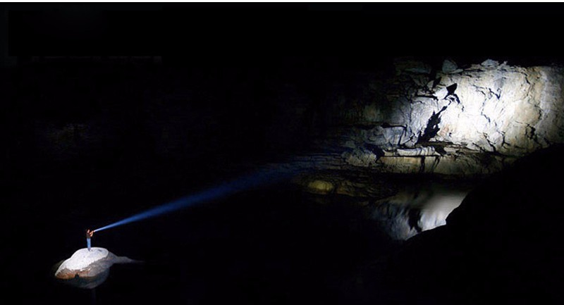 ไฟฉายพกพาคุณภาพสูง Convoy รุ่น C8 XML2-T6