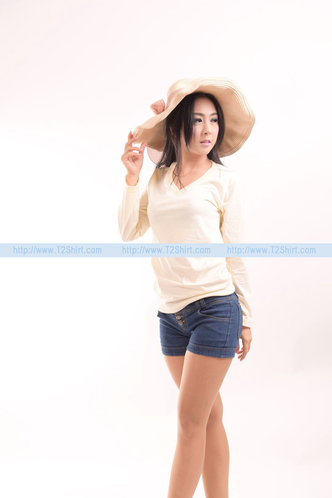 เสื้อยืด คอวี แขนยาว สีครีม Size XL