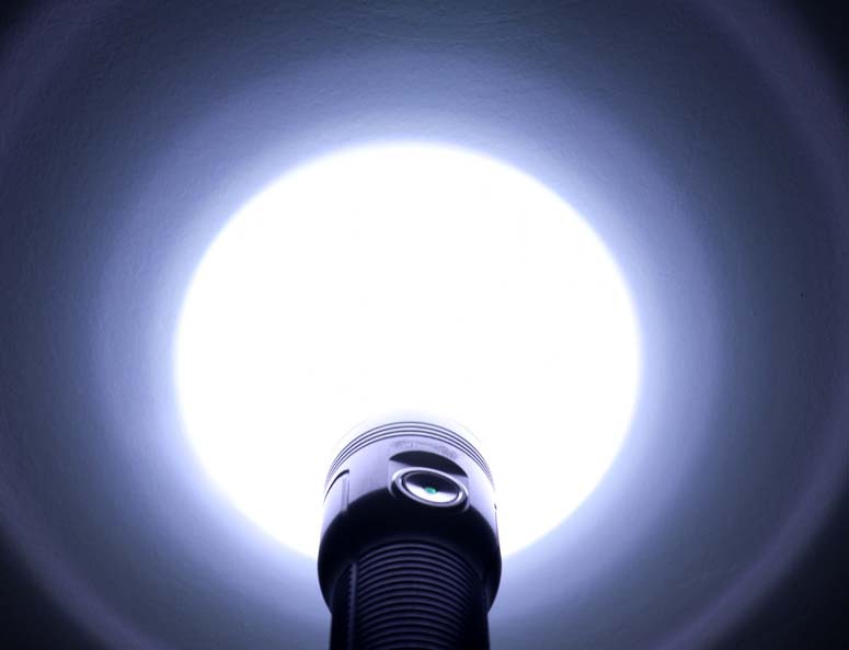 ไฟฉายแรงสูงส่องไกล ขนาดกลาง Skywolfeye T162 26650