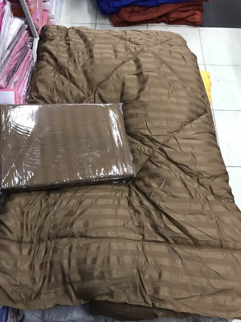 ชุดผ้าปูสีพื้น ลายริ้ว 6ฟุต 6 ชิ้น ผ้าห่มขนาด 7 ฟุต