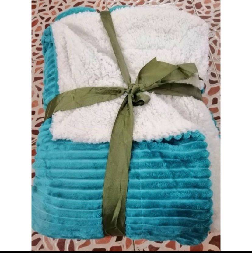 Sale...ผ้าห่มขนแกะ รุ่น 2 สี ลายริ้ว 7x8ฟุต หรือ 200x230 cm ผ้านุ่ม ห่มอุ่นดีมาก