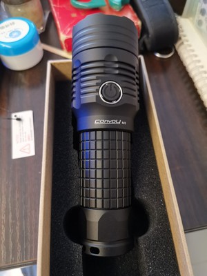 ไฟฉายพกพา คุณภาพสูง ขนาดกลาง Convoy M3 XHP70.2 LED Up to 4300 LM