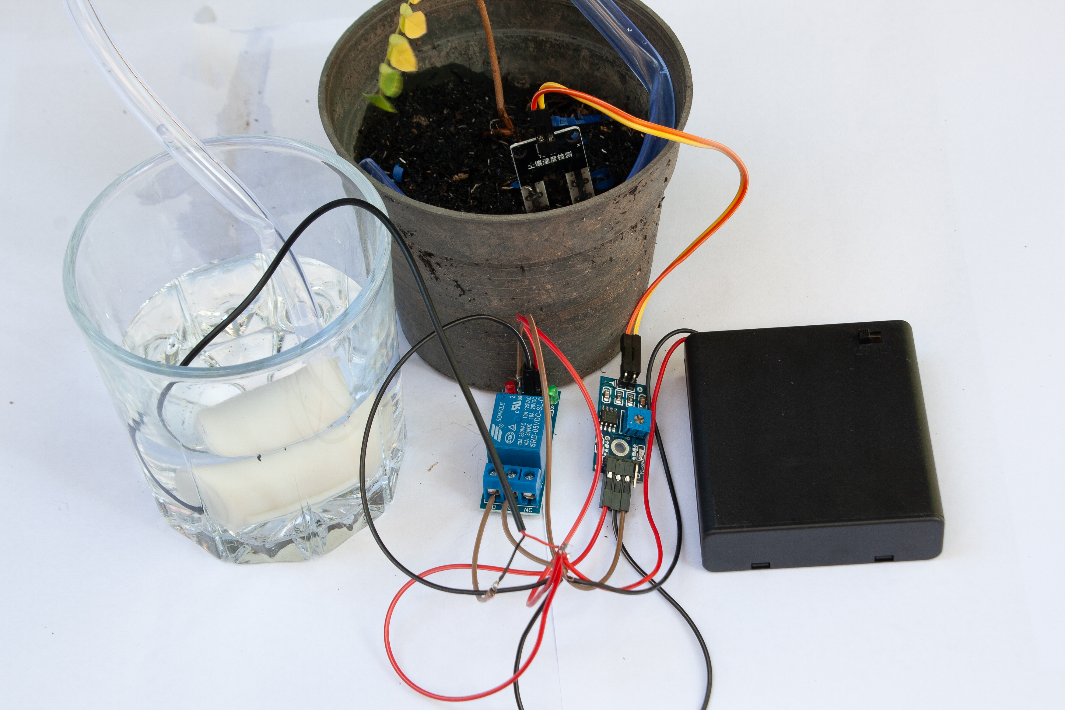 ชุดประกอบระบบรดน้ำต้นไม้อัตโนมัติอย่างง่าย Simple Plant Watering System DIY Kit