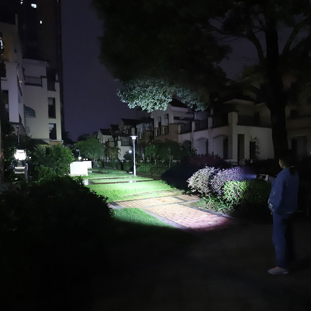 ไฟฉายพกพา คุณภาพสูง ขนาดกลาง Convoy M3 XHP70.2 LED Up to 4300 LM