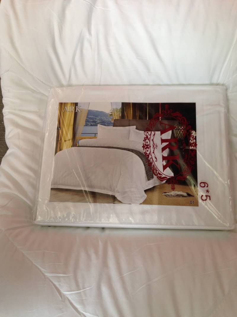 เซ็ทผ้าปูสีขาวล้วน เกรด4ดาว ลายริ้ว เรียบหรู 6ฟุต 6ชิ้น