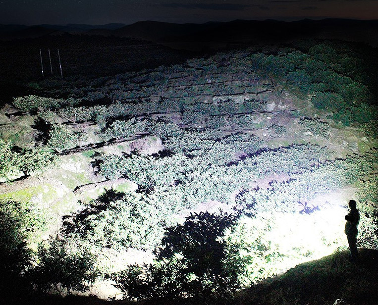 ไฟฉายสะพายแรงสูง พร้อมตัวปั่นไฟฟ้าในตัว Warsun 886B