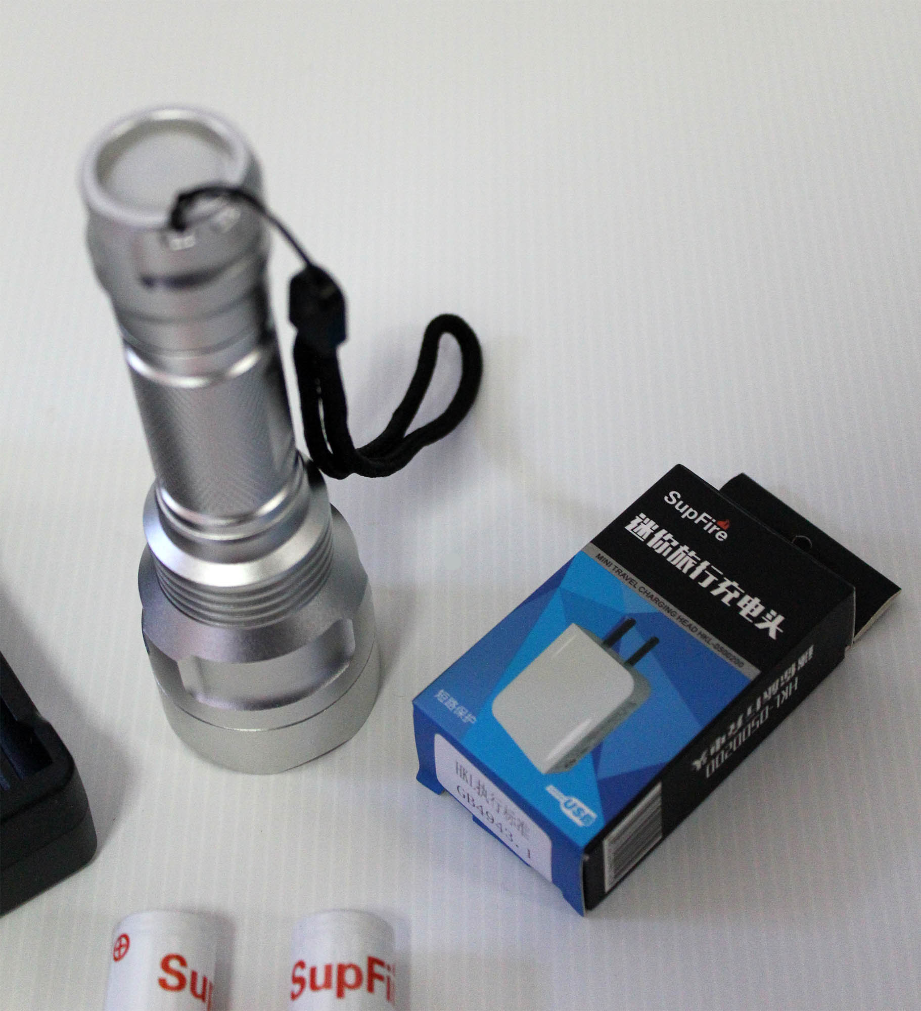 ไฟฉายพกพาคุณภาพสูง Convoy รุ่น C8 XPL Hi version Silver Color