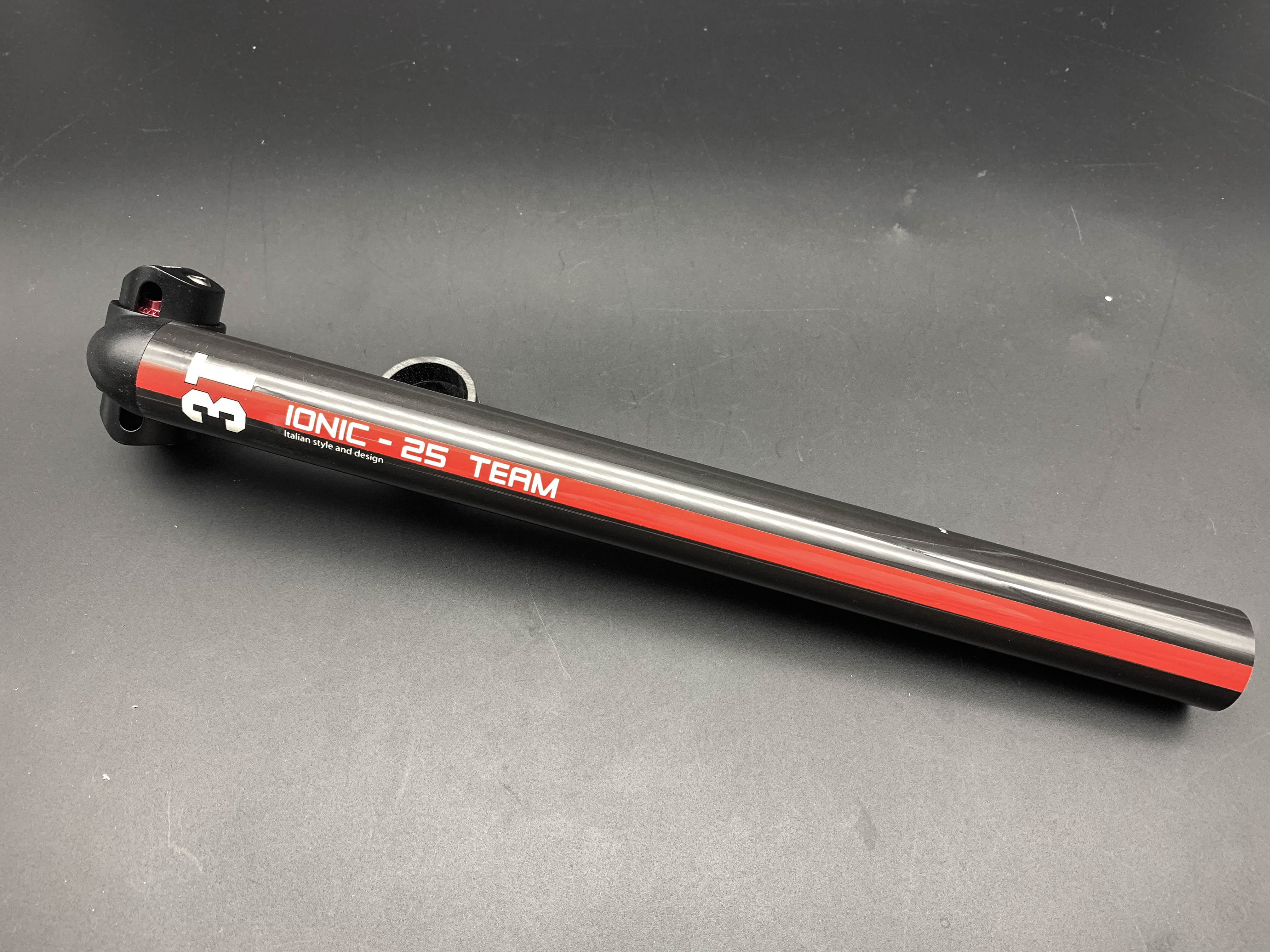 หลักอานคาร์บอน 3T Ionic 25 Team