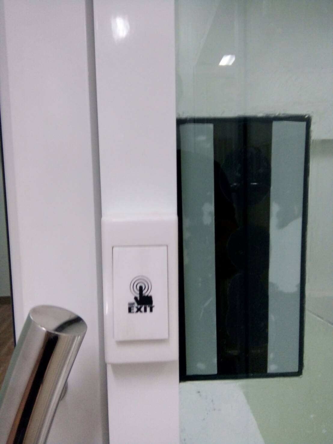 ปุ่มกดออก exit switch