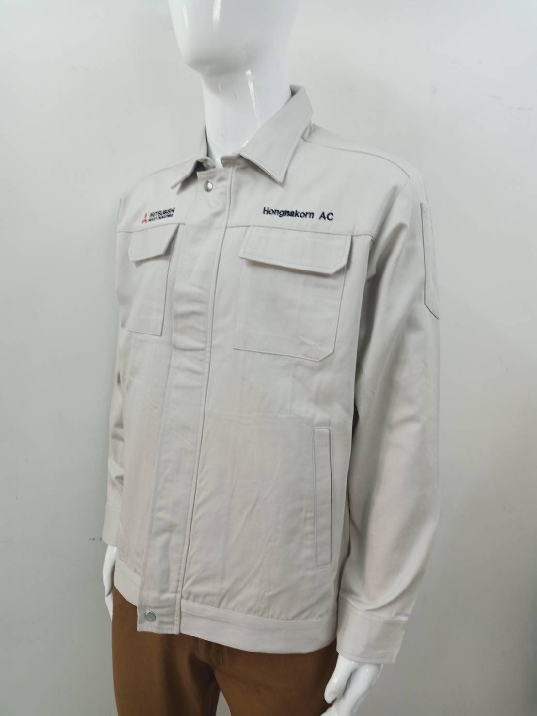 เสื้อช็อป พร้อมส่ง และ แจ็คเก็ตคลุมงานผ้าค้อตต้อน อย่างดี สามารถปักโลโก้ได้