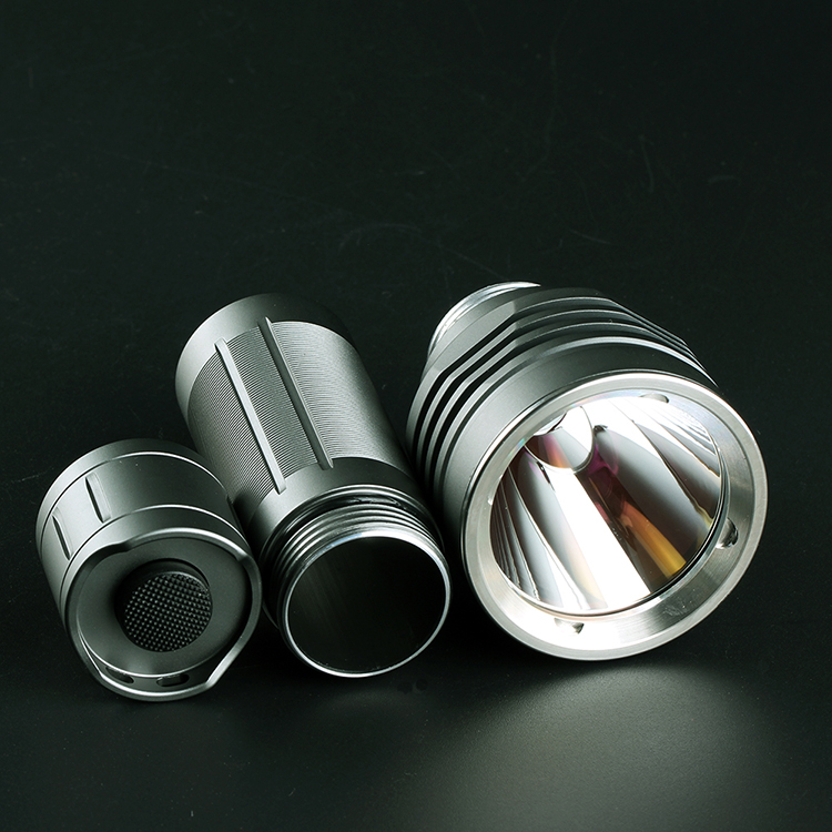 ไฟฉายแรงสูงขนาดกลางรุ่นใหม่ Convoy M26C Sand Color หลอด SST40 , 2300 LM