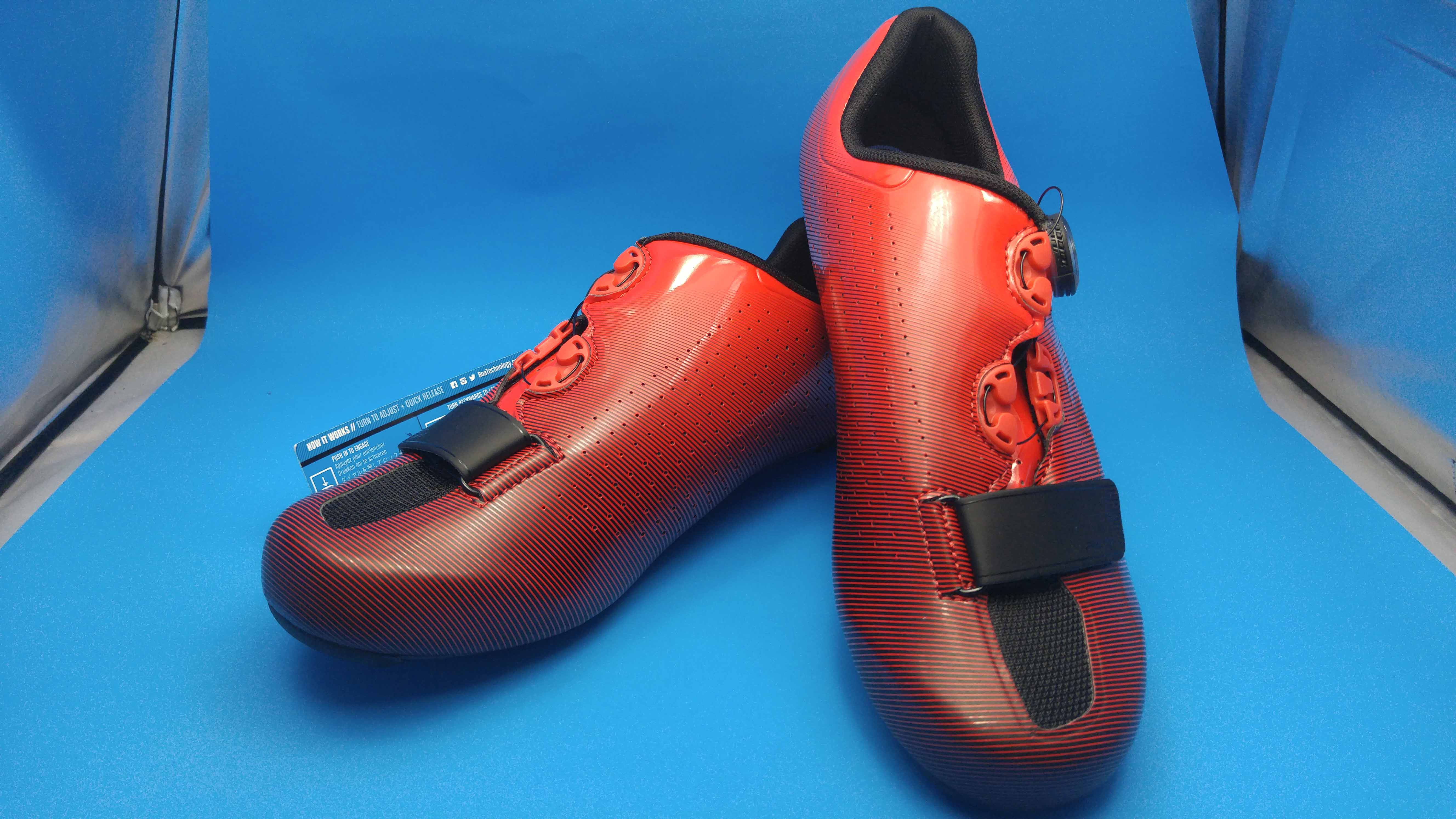 รองเท้า Shimano RC7 สีแดง