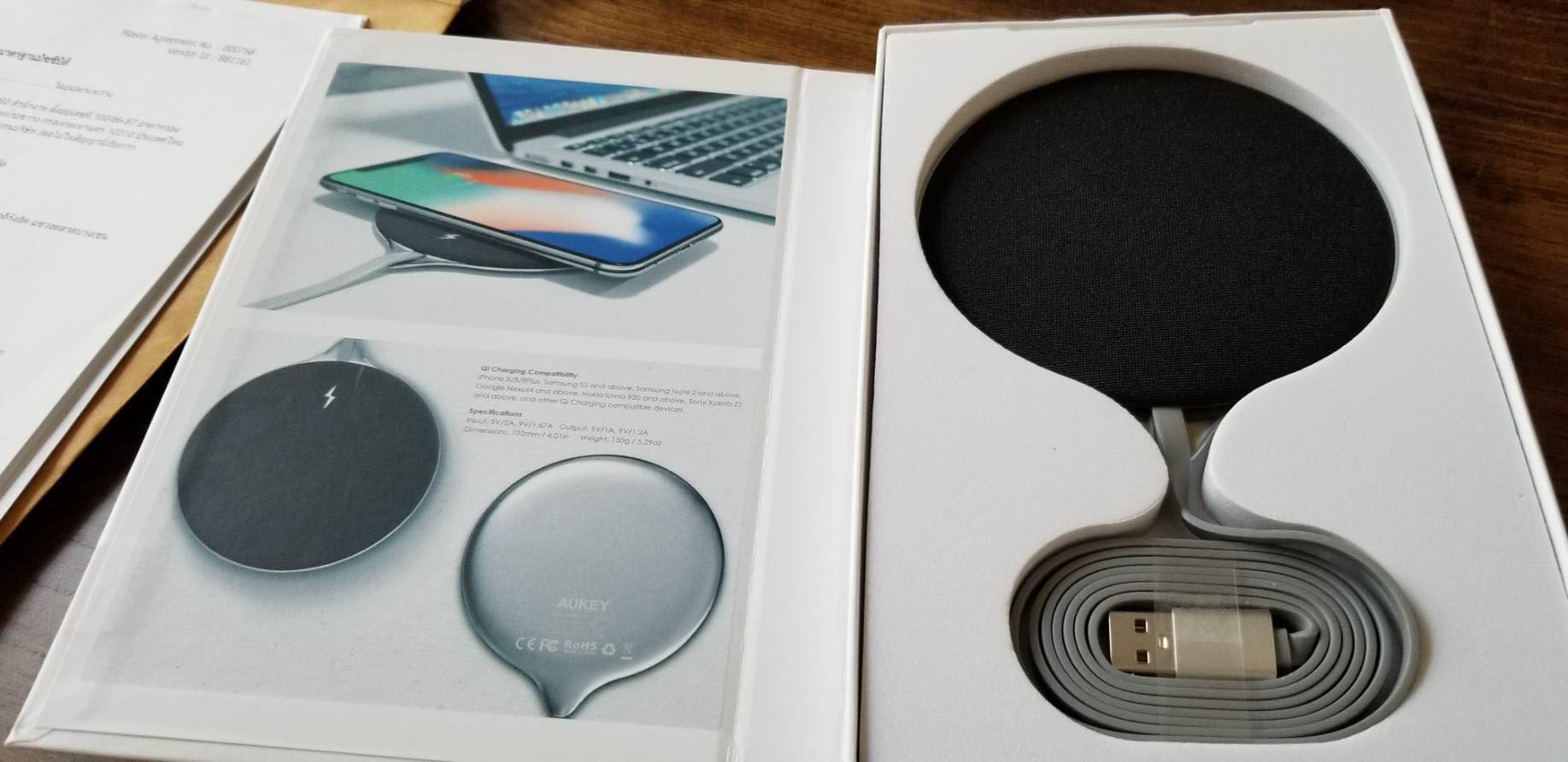แท่นชาร์จไร้สาย AUKEY 10W Wireless Fast Charging Pad for Samsung Galaxy Note9 / S9 / S9+, LPhone X / Xs / Xs Max, and และรุ่นอื่นๆที่รองรับ รุ่น LC-Q4 สีดำ