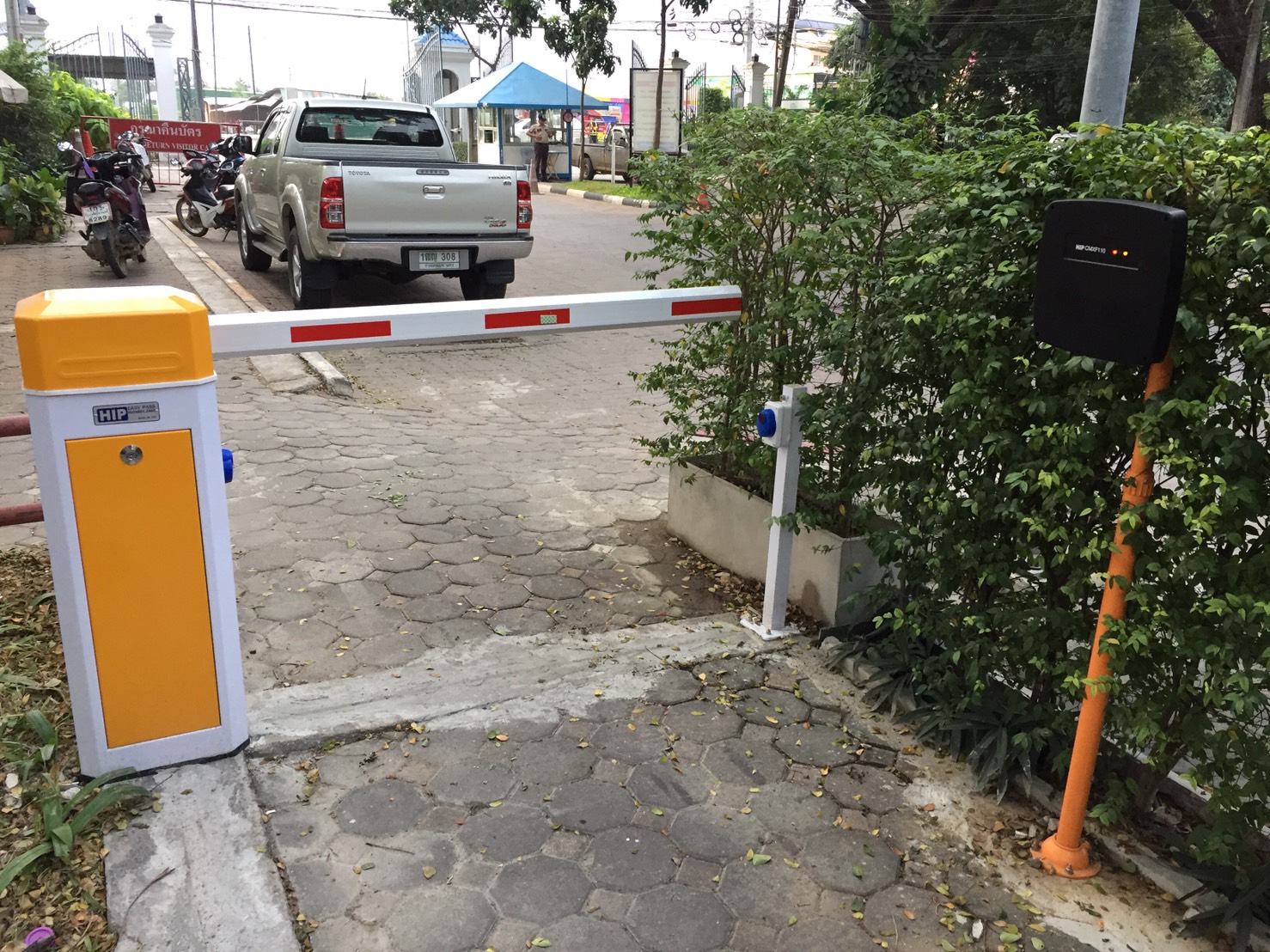 ไม้กั้นรถยนต์ระบบทาบบัตร