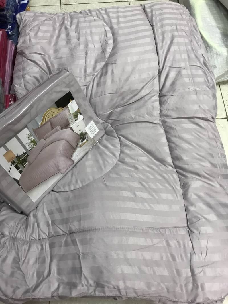 ชุดผ้าปูสีพื้น ลายริ้ว 6ฟุต 6 ชิ้น ผ้าห่มขนาด 7 ฟุต