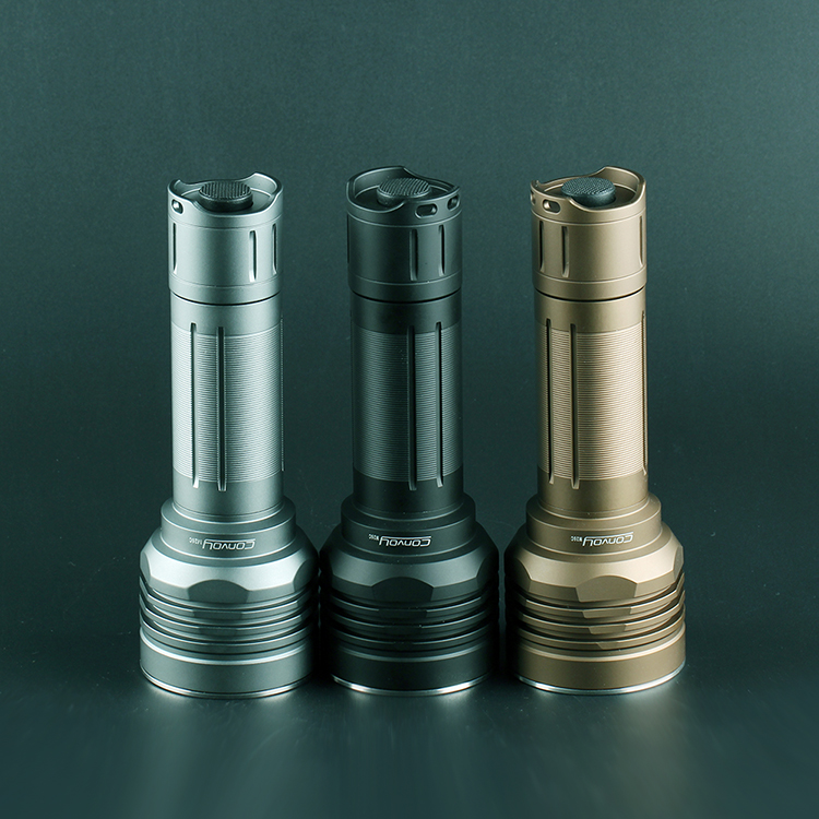 ไฟฉายแรงสูงขนาดกลางรุ่นใหม่ Convoy M26C Sand Color หลอด SST40 , 2300 LM