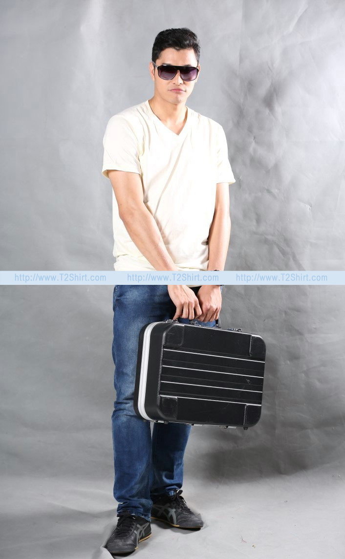 เสื้อยืด คอวี แขนสั้น สีครีม Size M