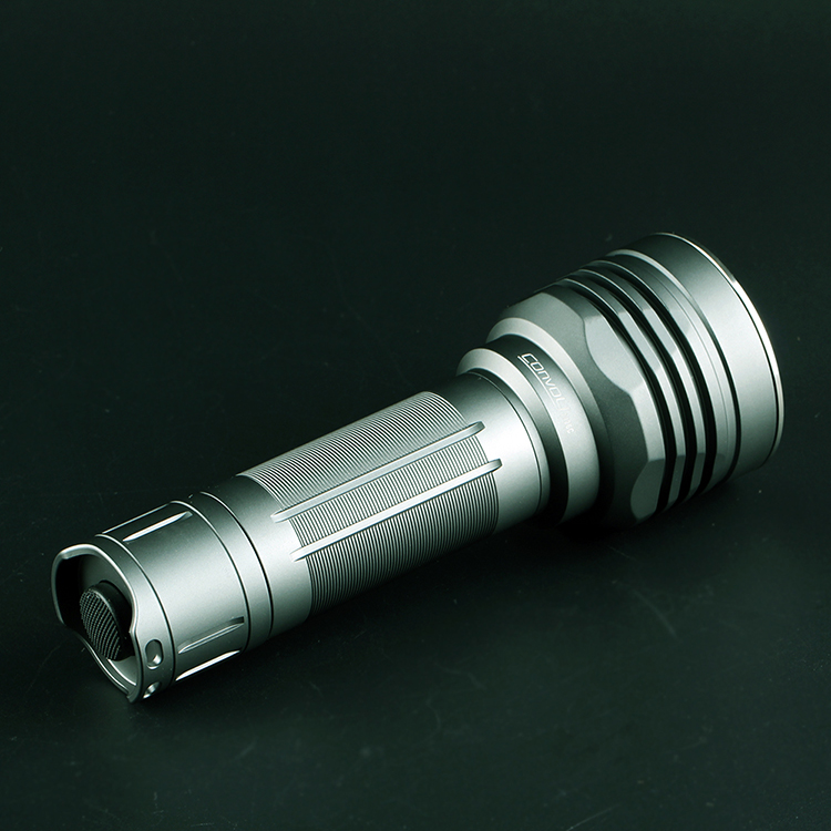 ไฟฉายแรงสูงขนาดกลางรุ่นใหม่ Convoy M26C Titanium หลอด SST40 , 2300 LM