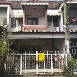 ทาวน์เฮ้าส์2 ชั้น ขนาดพื้นที่ 16.9 ตารางวา : หมู่บ้านสรัลพร ซอยเลียบคลองฝั่งจริญฝั่งเหนือ32 แขวงหนองแขม เขตหนองแขม กรุงเทพมหานคร รหัสทรัพย์ BKK47