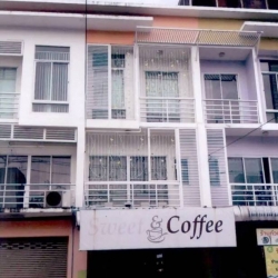 ทาวน์เฮาส์ 3 ชั้น 18 ตรว. หมู่บ้านบุษรา (BKK104)