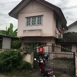 บ้านเดี๋ยว ขนาดพื้นที่ 36 ตารางวา เช่า 7,000 บาท (คืนเป็นเงินดาวน์บ้านเดือนละ3,500บาท) ที่ตั้ง : หมู่บ้านเกษมทรัพย์ เลขที่ 99/372 หมู่6 ตำบลคูคต อำเภอลำลูกกา จังหวัดปทุมธานี ปทุม29