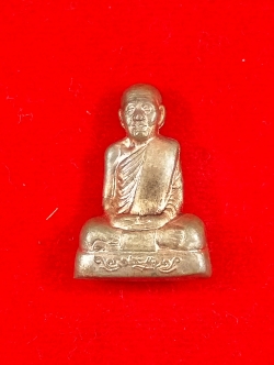 พระรูปเหมือนหล่อ พ่อท่านเอื้อม เนื้อนวะ